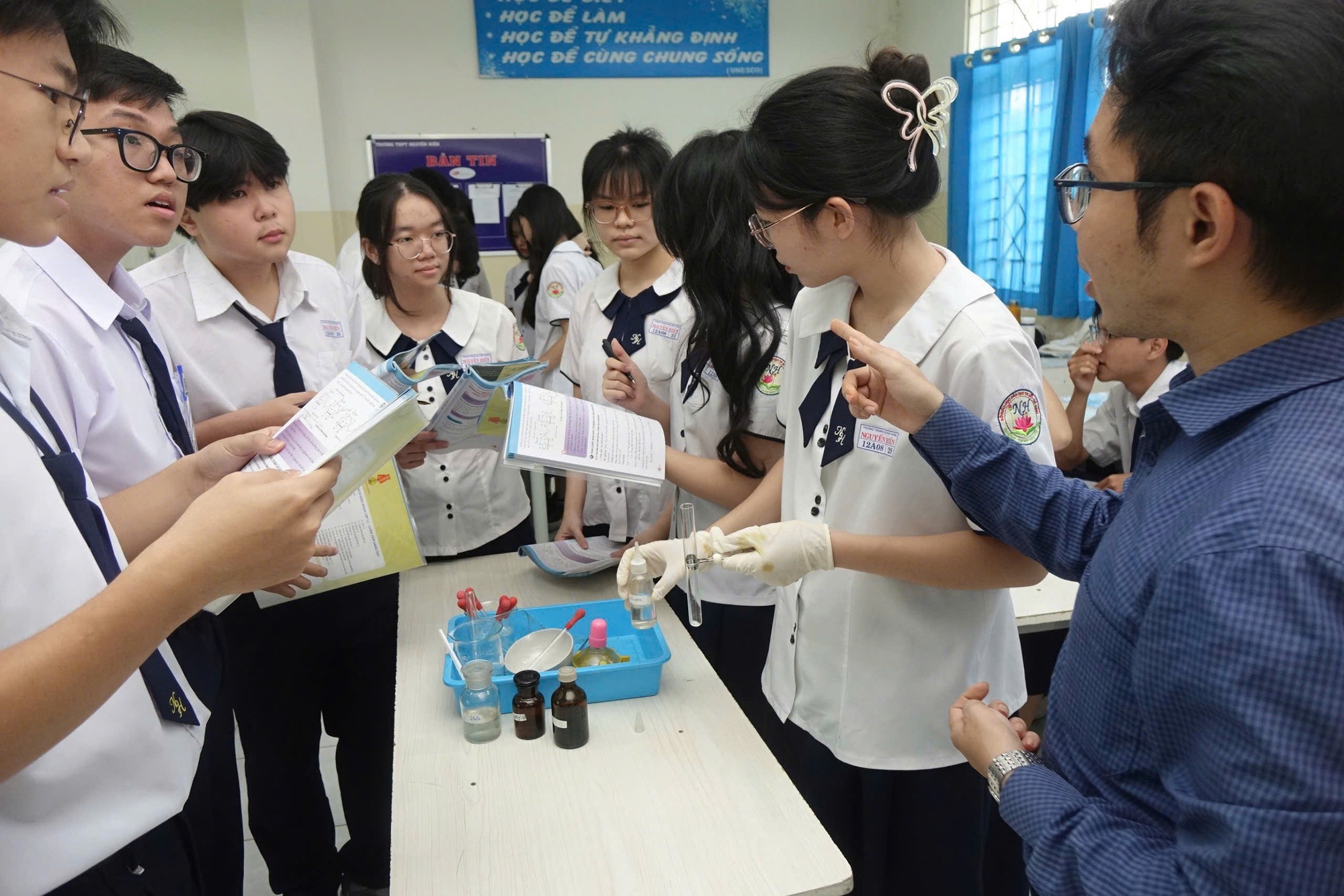 Giáo viên nêu kỹ năng học sinh cần có để làm đề thi tốt nghiệp THPT 2025- Ảnh 1. Giáo viên nêu kỹ năng học sinh cần có để làm đề thi tốt nghiệp THPT 2025- Ảnh 1.