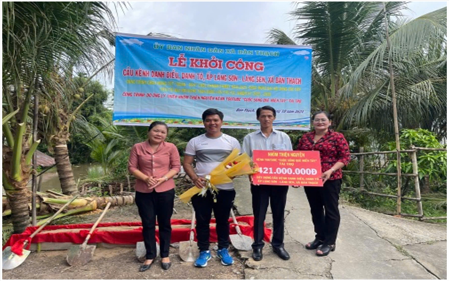 Phong trào xây dựng giao thông nông thôn Nhà nước và Nhân dân cùng làm đang phát huy mạnh mẻ tại huyện Giồng Riêng Phong trào xây dựng giao thông nông thôn Nhà nước và Nhân dân cùng làm đang phát huy mạnh mẻ tại huyện Giồng Riêng