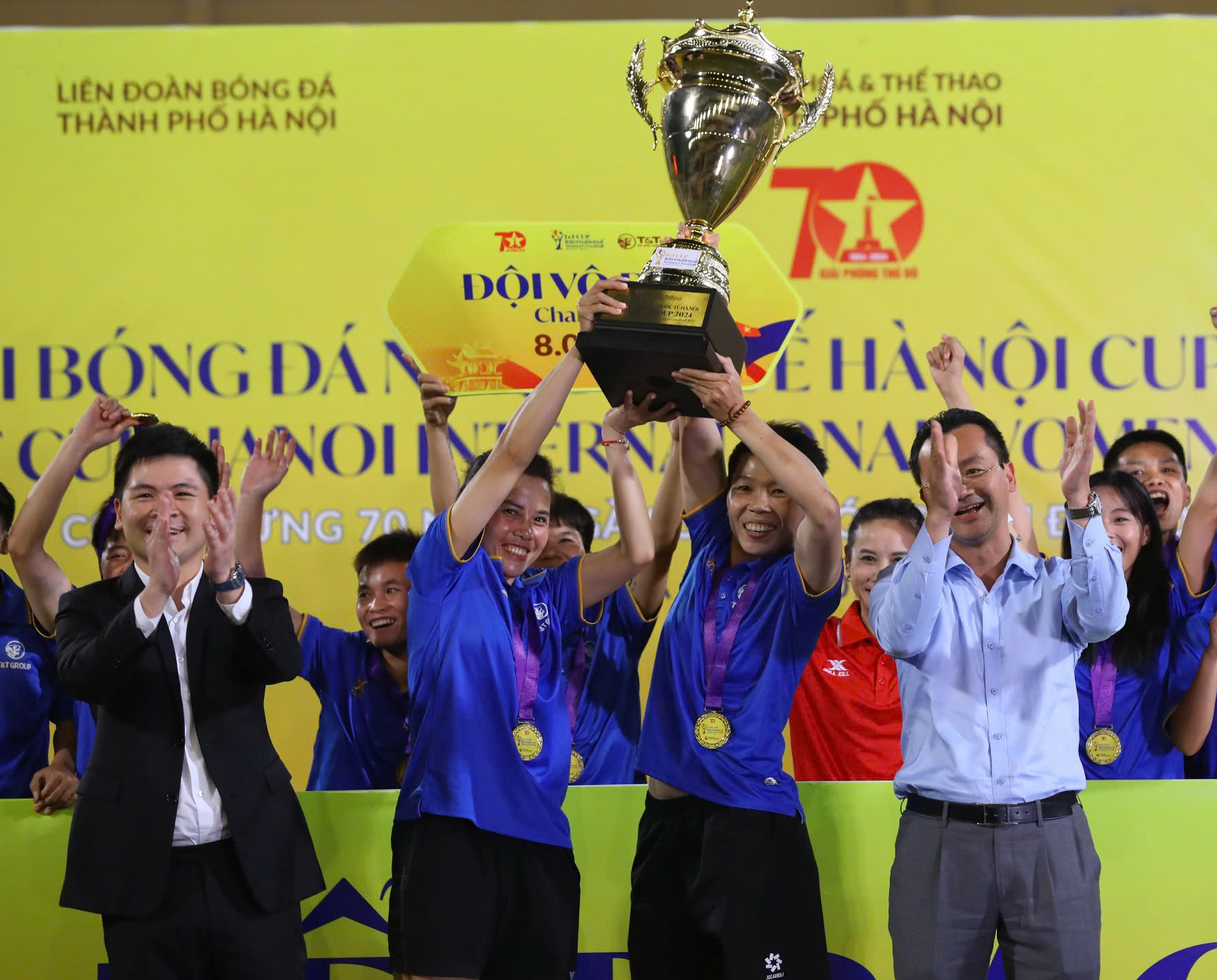 HLV Văn Thị Thanh cùng Thái Nguyên T&T đăng quang giải giao hữu quốc tế Hà Nội- Ảnh 5. HLV Văn Thị Thanh cùng Thái Nguyên T&T đăng quang giải giao hữu quốc tế Hà Nội- Ảnh 5.