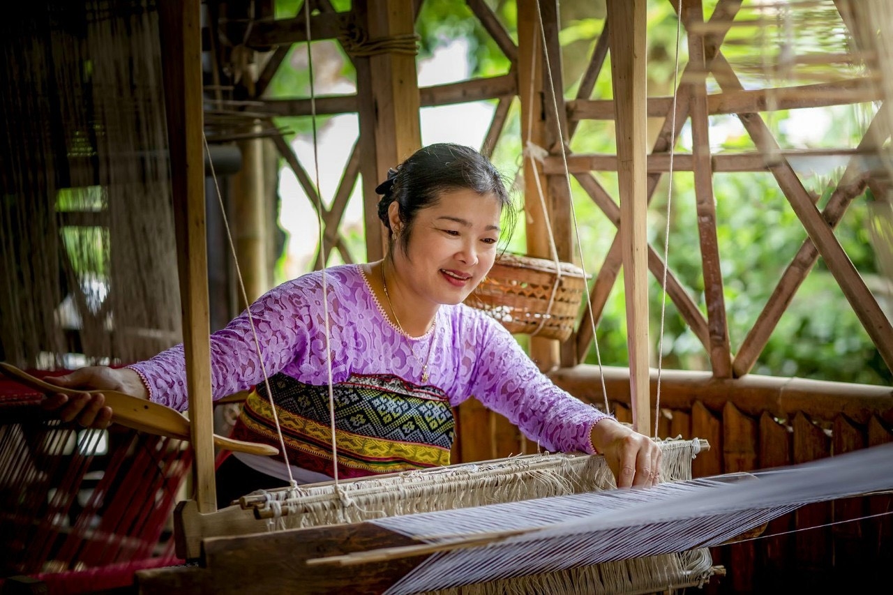 HTX Dệt thổ cẩm Chiềng Châu giúp chị em có việc làm và thu nhập ổn định- Ảnh 1. HTX Dệt thổ cẩm Chiềng Châu giúp chị em có việc làm và thu nhập ổn định- Ảnh 1.