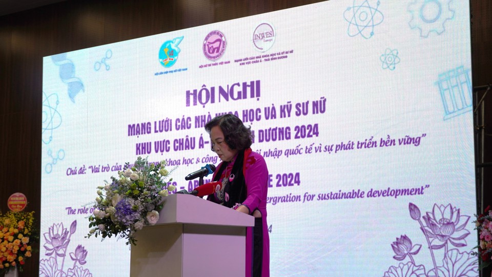 GS.TS. Lê Thị Hợp, Chủ tịch Hội Nữ trí thức Việt Nam phát biểu khai mạc Hội nghị INWES-APNN 2024. Ảnh: Việt Anh