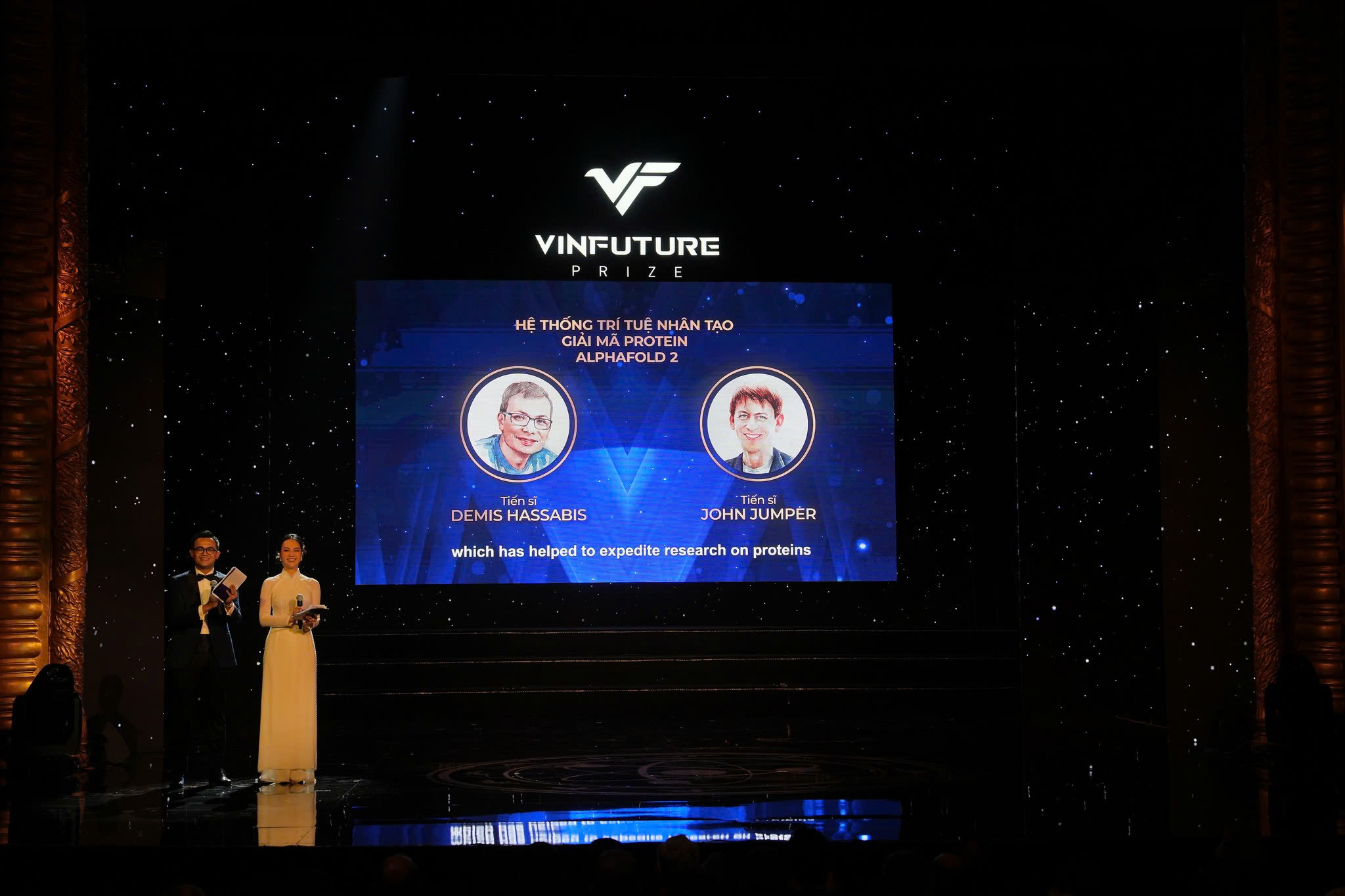 Hai Chủ nhân Giải thưởng VinFuture nhận giải Nobel Hóa học 2024- Ảnh 1. Hai Chủ nhân Giải thưởng VinFuture nhận giải Nobel Hóa học 2024- Ảnh 1.