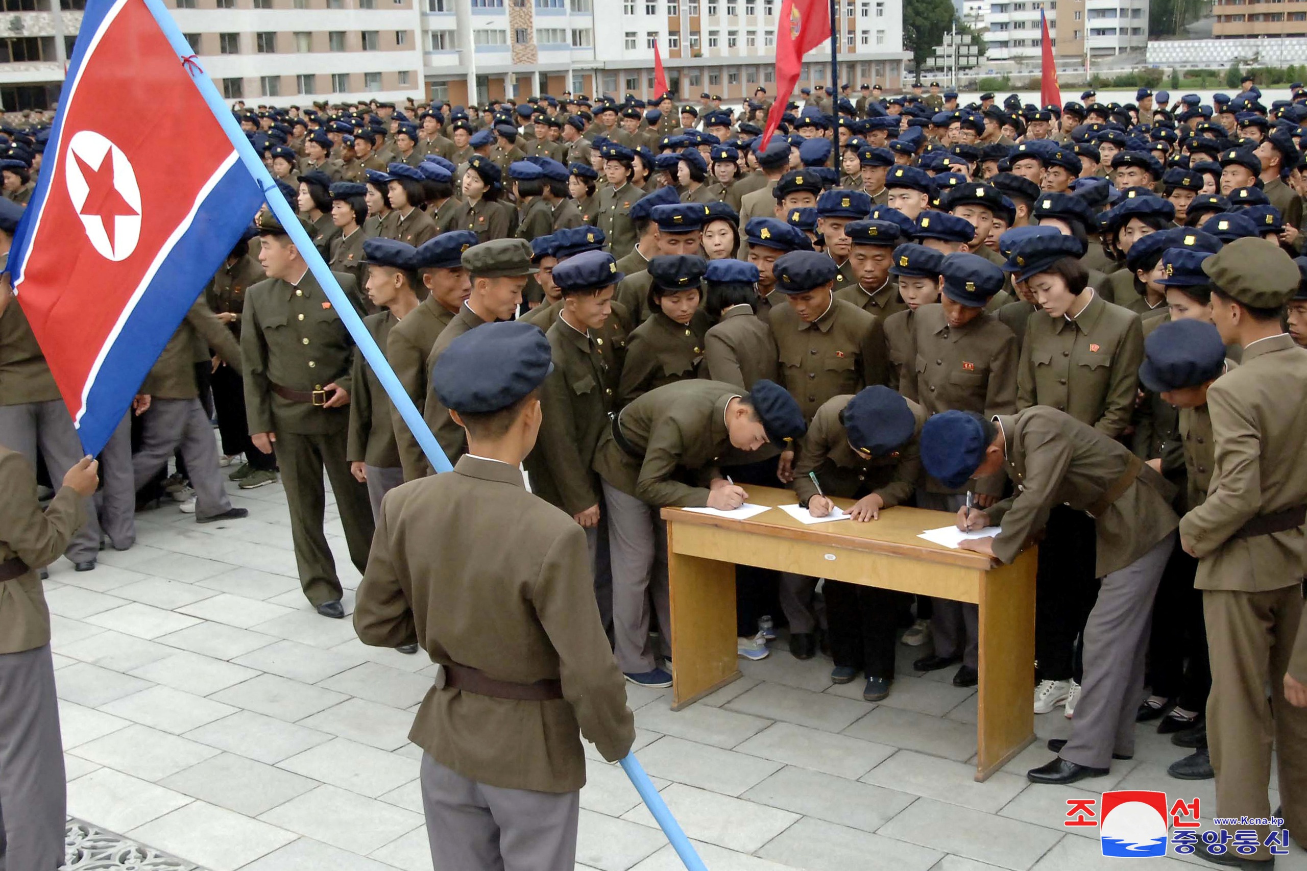 KCNA: Hàng triệu thanh niên Triều Tiên nhập ngũ giữa căng thẳng với Hàn Quốc- Ảnh 1. KCNA: Hàng triệu thanh niên Triều Tiên nhập ngũ giữa căng thẳng với Hàn Quốc- Ảnh 1.