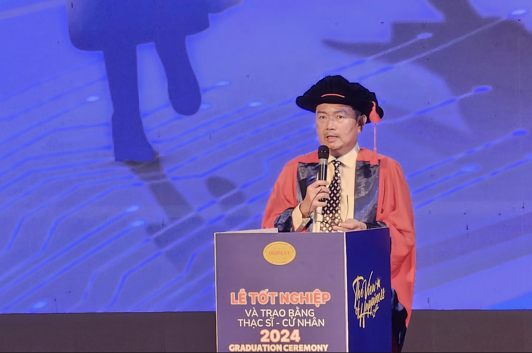 Hiệu trưởng trường đại học khen lứa sinh viên Hiệu trưởng trường đại học khen lứa sinh viên