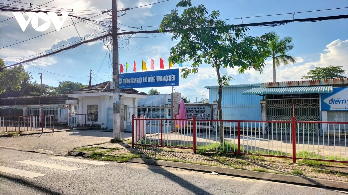 hiệu trưởng một trường thpt ở bạc liêu có nhiều vi phạm hình ảnh 1 hieu truong mot truong thpt o bac lieu co nhieu vi pham hinh anh 1