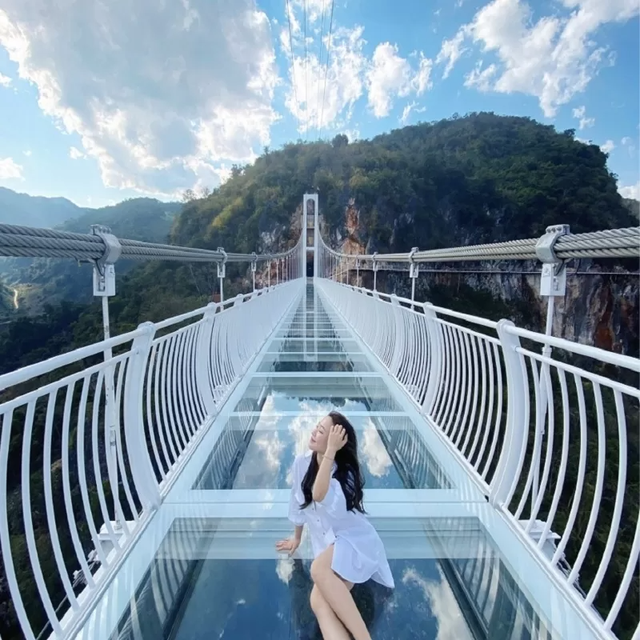 Hồi hộp, ‘nín thở’ khi đi qua 4 cầu kính nổi tiếng này- Ảnh 1. Hồi hộp, ‘nín thở’ khi đi qua 4 cầu kính nổi tiếng này- Ảnh 1.