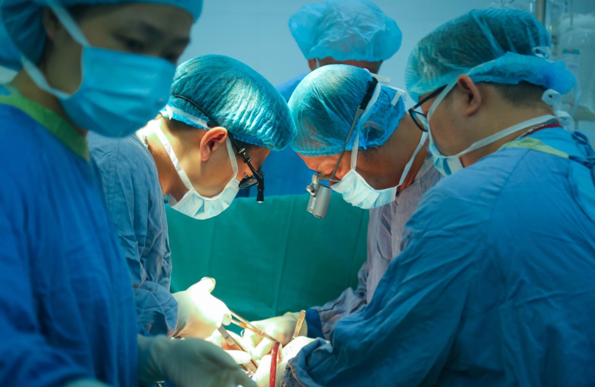 Hồi sinh cuộc sống mới cho người đàn ông vừa suy tim vừa suy gan nguy kịch- Ảnh 1. Hồi sinh cuộc sống mới cho người đàn ông vừa suy tim vừa suy gan nguy kịch- Ảnh 1.