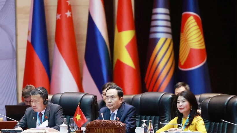 Kết nối và tăng trưởng toàn diện của ASEAN- Ảnh 1. Kết nối và tăng trưởng toàn diện của ASEAN- Ảnh 1.