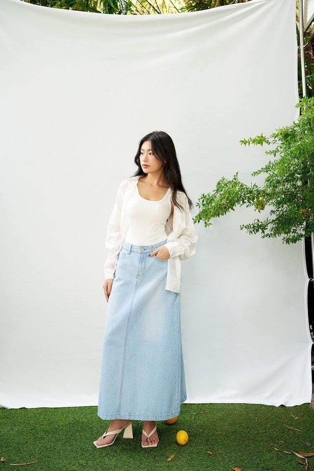 Khẳng định phong cách riêng với váy denim- Ảnh 1. Khẳng định phong cách riêng với váy denim- Ảnh 1.