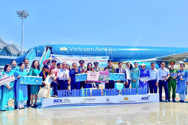 Khánh Hòa chào đón vị khách du lịch thứ 9 triệu trong năm 2024 - Ảnh 1. Khánh Hòa chào đón vị khách du lịch thứ 9 triệu trong năm 2024 - Ảnh 1.