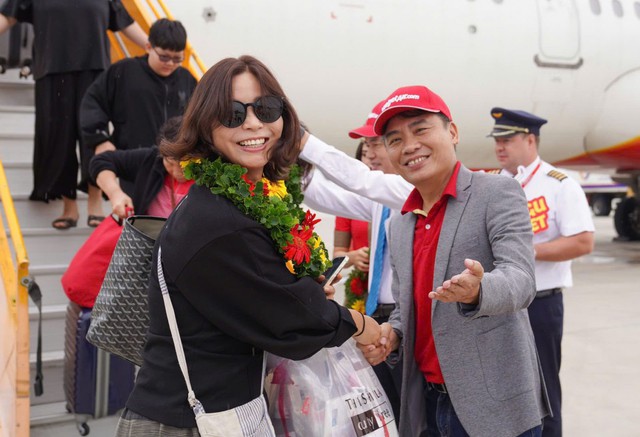 Khánh Hòa đón chuyến bay đầu tiên từ Deagu - Hàn Quốc - Ảnh 1. Khánh Hòa đón chuyến bay đầu tiên từ Deagu - Hàn Quốc - Ảnh 1.