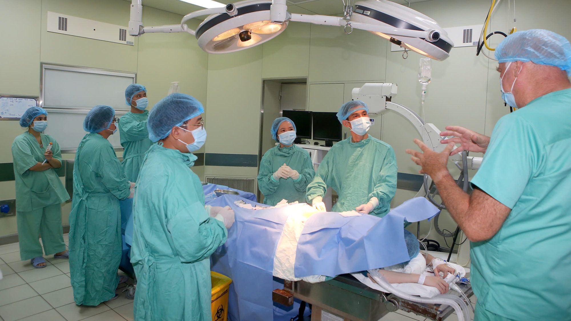 Lần đầu tiên ghép tủy đồng loại thành công ở miền Trung - Tây Nguyên- Ảnh 1. Lần đầu tiên ghép tủy đồng loại thành công ở miền Trung - Tây Nguyên- Ảnh 1.