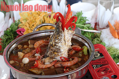 Món lẩu độc nhất thế gian - Ảnh 1. Món lẩu độc nhất thế gian - Ảnh 1.