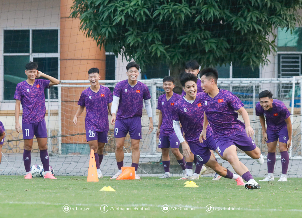 Lịch thi đấu U.17 Việt Nam - Kyrgyzstan hôm nay: Chiến thắng ngày ra quân- Ảnh 1. Lịch thi đấu U.17 Việt Nam - Kyrgyzstan hôm nay: Chiến thắng ngày ra quân- Ảnh 1.