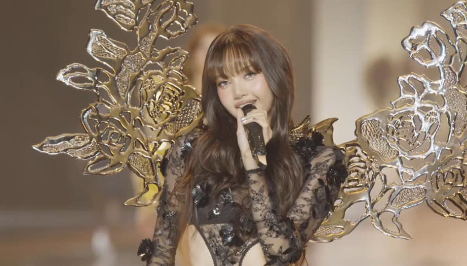 Lisa BlackPink gây sốt khi trình diễn tại Victoria’s Secret 2024 - Ảnh 2. Lisa BlackPink gây sốt khi trình diễn tại Victoria’s Secret 2024 - Ảnh 2.