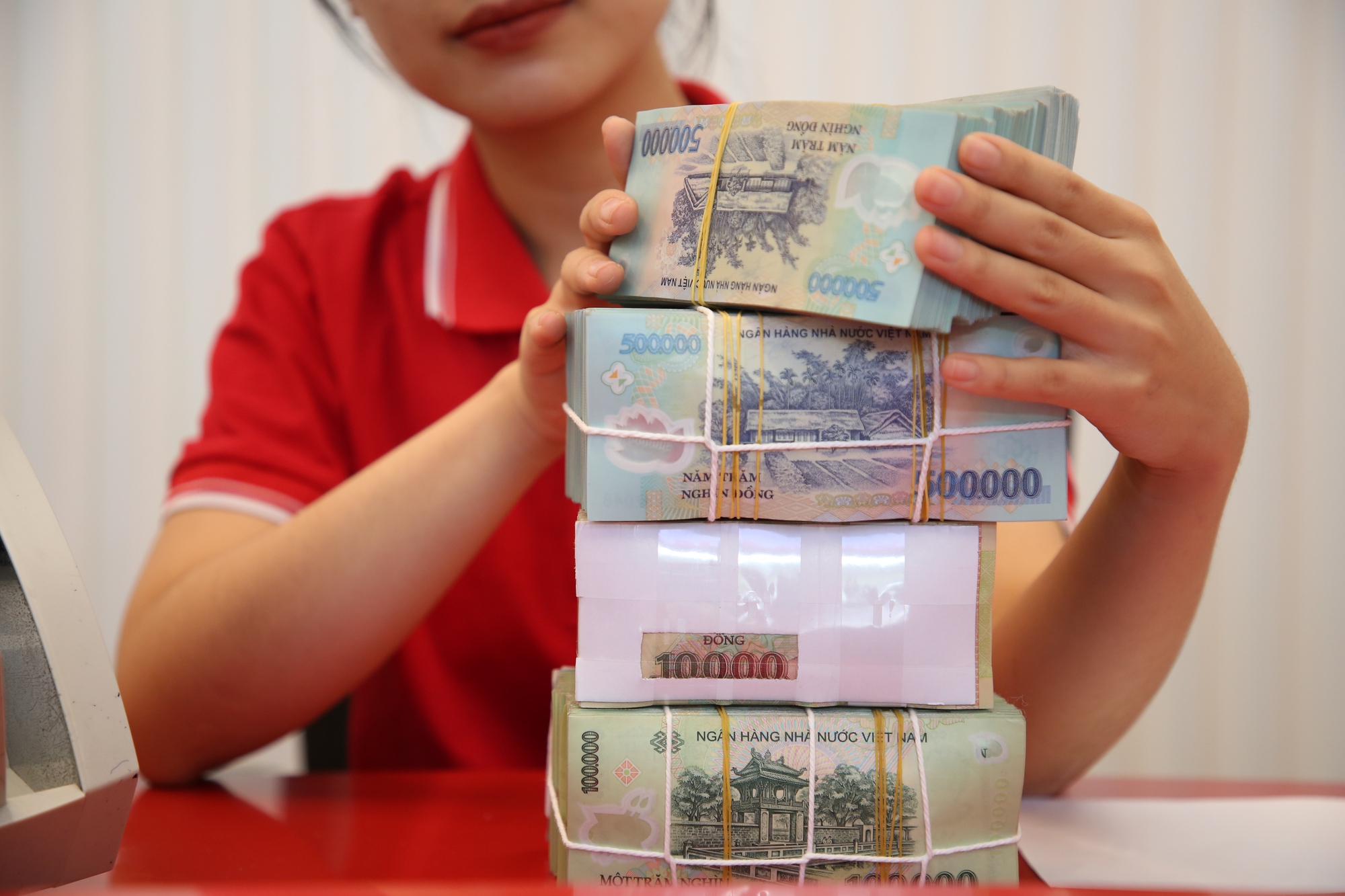 Lãi suất hôm nay 19-11: Các ngân hàng sẽ giảm tiếp lãi vay?- Ảnh 1. Lãi suất hôm nay 19-11: Các ngân hàng sẽ giảm tiếp lãi vay?- Ảnh 1.