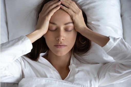 Mất ngủ ở tuổi mãn kinh, tiền mãn kinh, chị em U40 cần biết điều này để có giấc ngủ ngon hơn và sâu hơn- Ảnh 2. Mất ngủ ở tuổi mãn kinh, tiền mãn kinh, chị em U40 cần biết điều này để có giấc ngủ ngon hơn và sâu hơn- Ảnh 2.