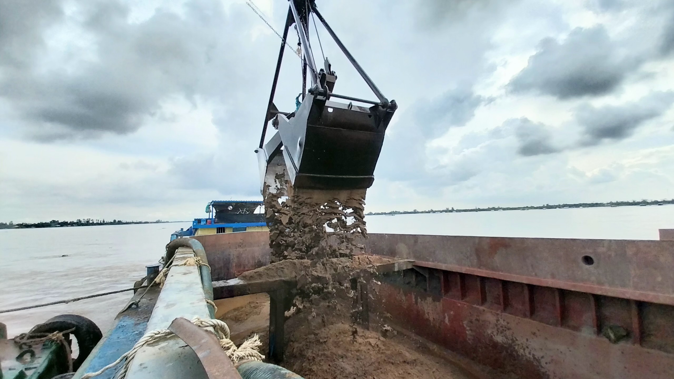 Mỏ cát thứ 4 phục vụ cao tốc Cao Lãnh - An Hữu bắt đầu khai thác- Ảnh 1. Mỏ cát thứ 4 phục vụ cao tốc Cao Lãnh - An Hữu bắt đầu khai thác- Ảnh 1.