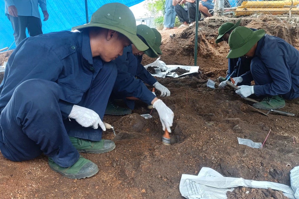Mộ chôn tập thể ở nhà dân có ít nhất 32 hài cốt liệt sỹ - 1 Mộ chôn tập thể ở nhà dân có ít nhất 32 hài cốt liệt sỹ - 1