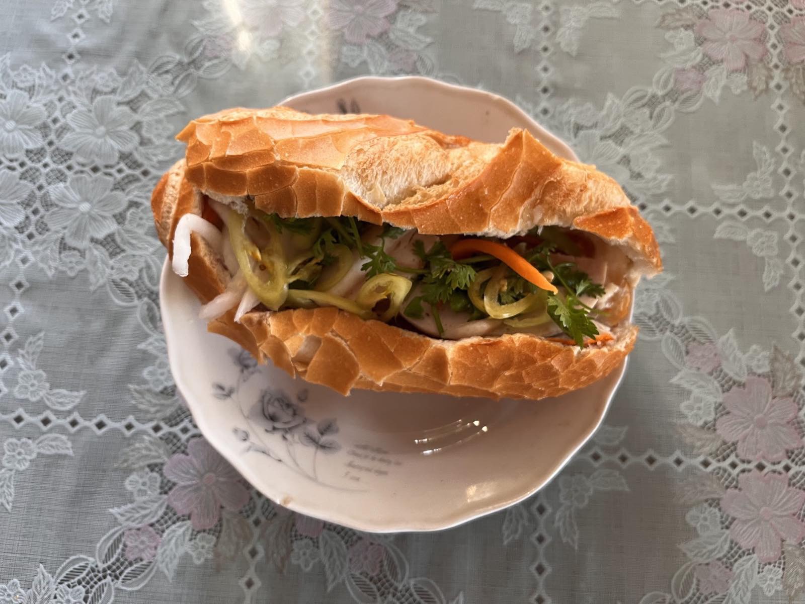 Bánh mì: Món ăn đường phố vượt biên giới - Ảnh 2. Bánh mì: Món ăn đường phố vượt biên giới - Ảnh 2.
