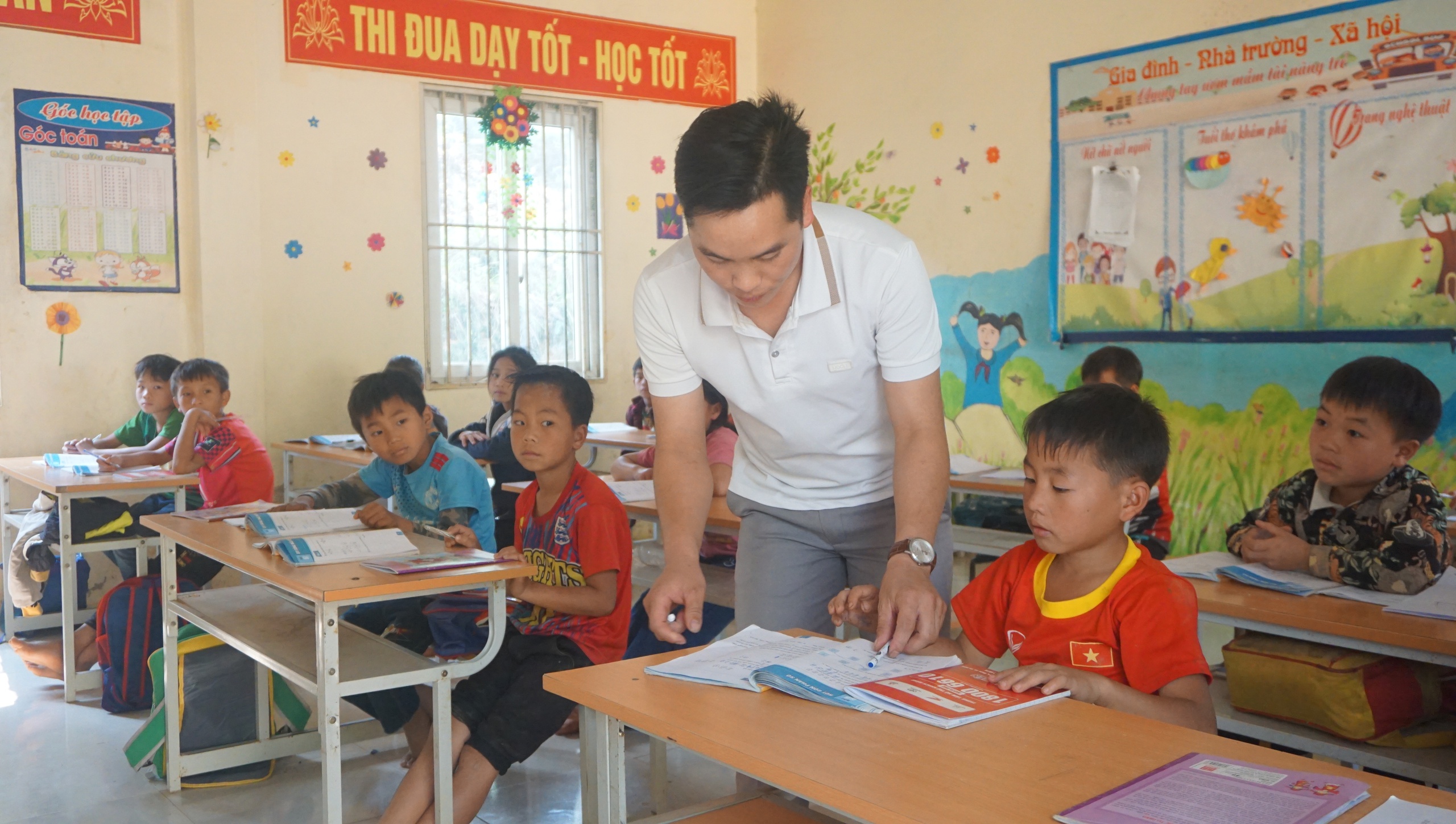 Thanh Hóa: Một số trường dừng môn tiếng Anh, tin học do thiếu giáo viên- Ảnh 1. Thanh Hóa: Một số trường dừng môn tiếng Anh, tin học do thiếu giáo viên- Ảnh 1.