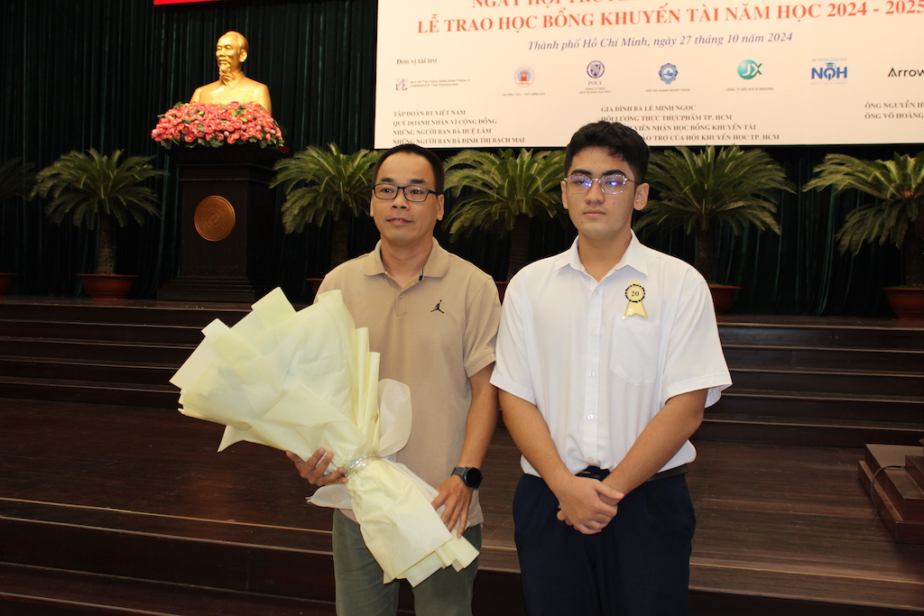 Nam sinh mồ côi là sinh viên Trường ĐH Y dược TP.HCM: Không bỏ cuộc- Ảnh 1. Nam sinh mồ côi là sinh viên Trường ĐH Y dược TP.HCM: Không bỏ cuộc- Ảnh 1.