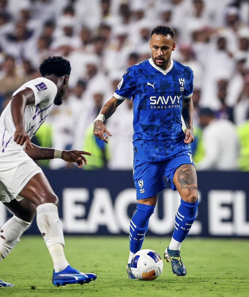 Neymar thi đầu gần 20 phút trong lần trở lại sân cỏ sau 371 ngày vắng mặt Neymar thi đầu gần 20 phút trong lần trở lại sân cỏ sau 371 ngày vắng mặt