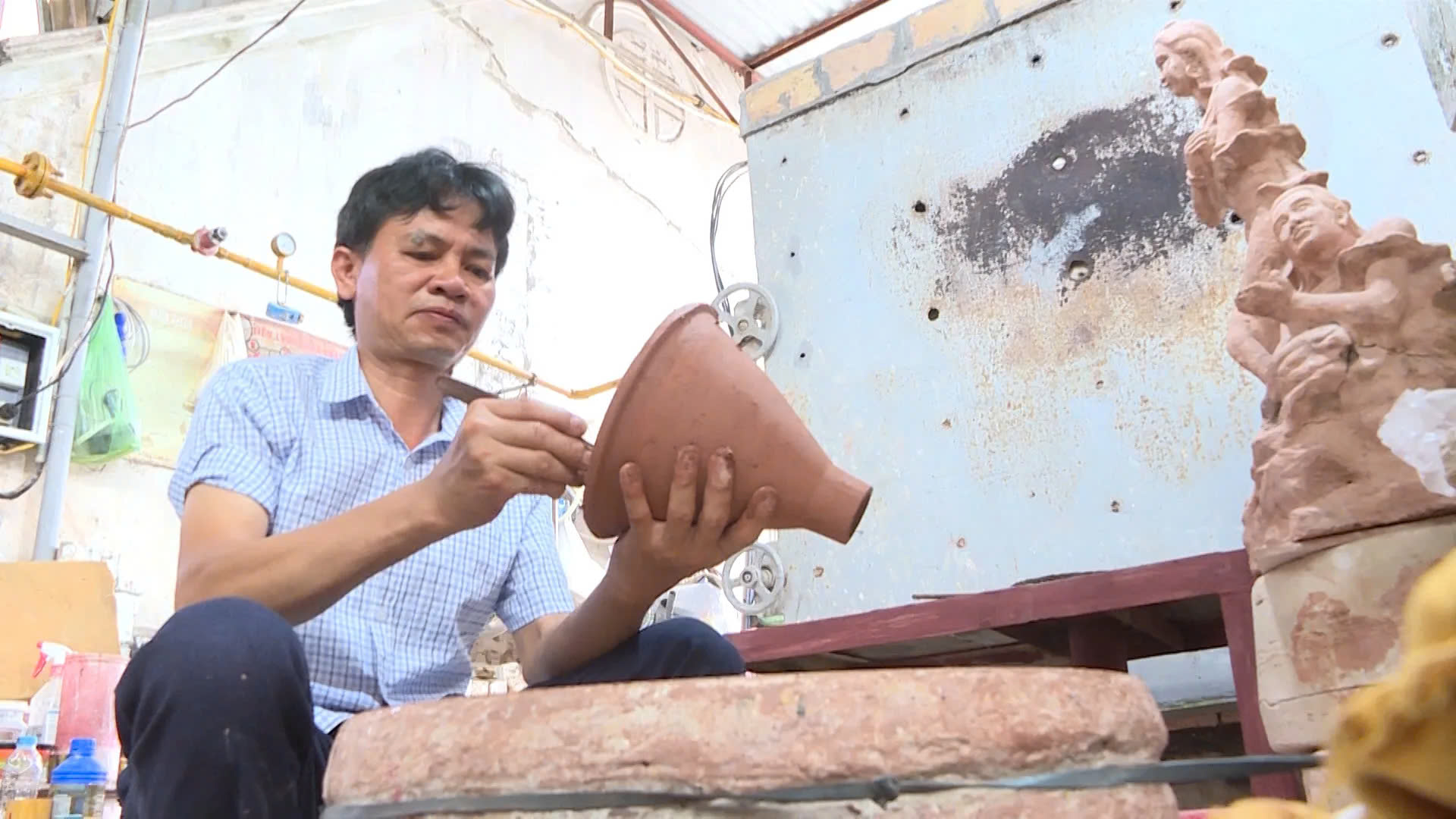 Nghệ nhân trăn trở để hồi sinh gốm Dưỡng Động- Ảnh 1. Nghệ nhân trăn trở để hồi sinh gốm Dưỡng Động- Ảnh 1.