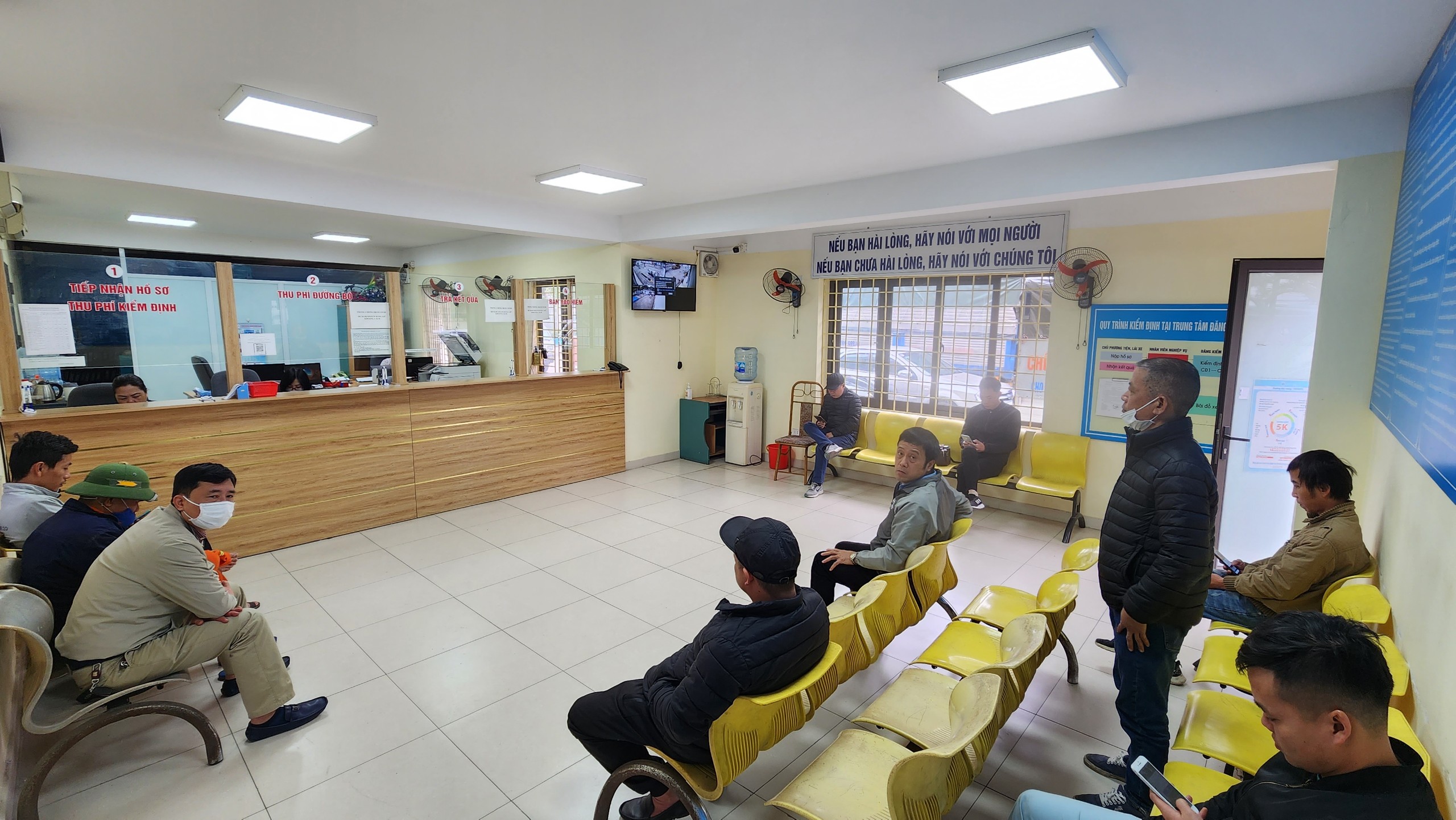 Người dân cùng giám sát, ngăn tiêu cực đăng kiểm- Ảnh 1. Người dân cùng giám sát, ngăn tiêu cực đăng kiểm- Ảnh 1.