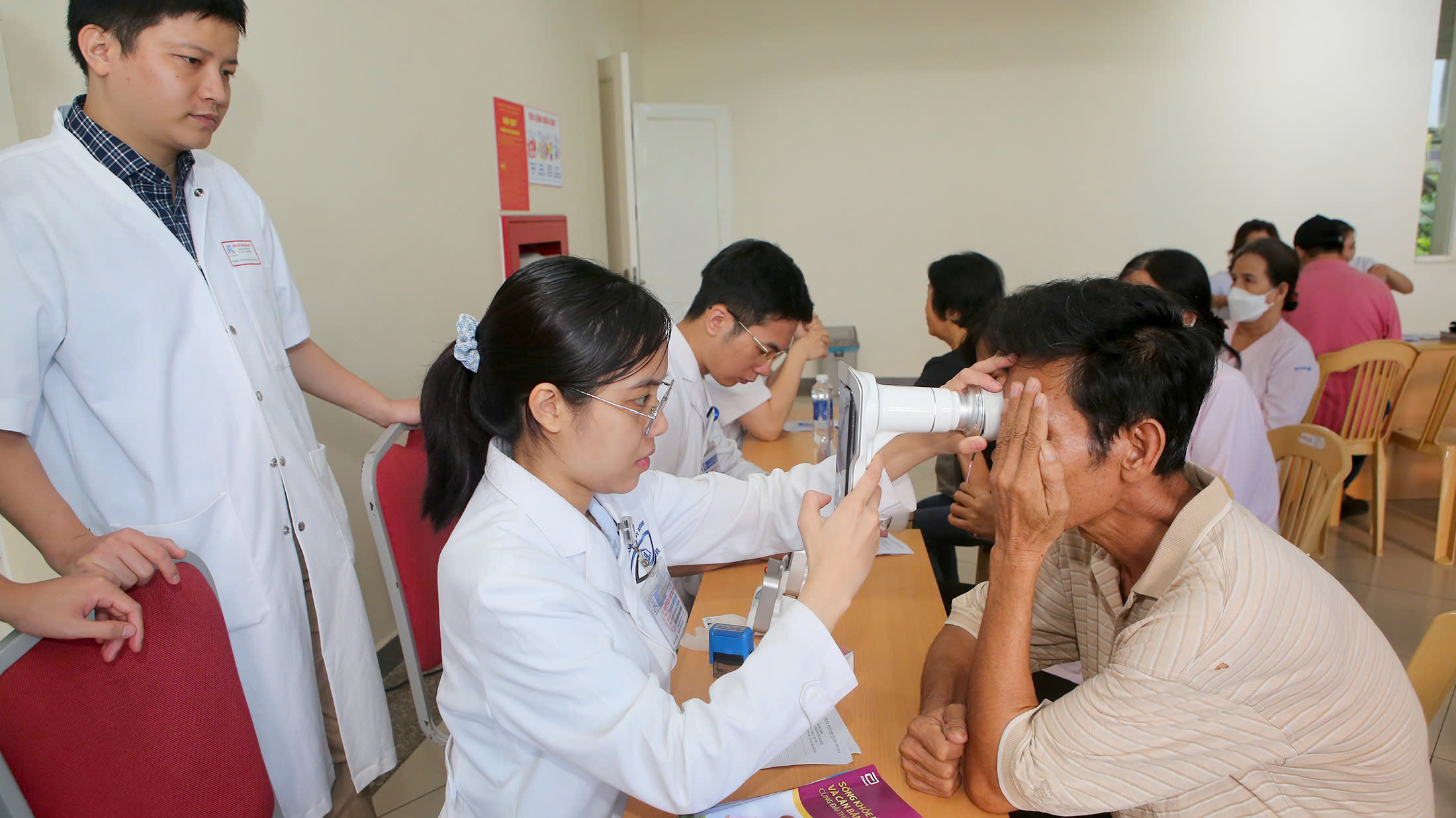 Người già ở Việt Nam trải qua trung bình 14 năm nằm viện- Ảnh 1. Người già ở Việt Nam trải qua trung bình 14 năm nằm viện- Ảnh 1.