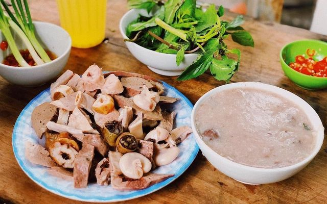 Những quán lòng lợn ngon nức tiếng quận Hoàng Mai, Hà Nội - Ảnh 1. Những quán lòng lợn ngon nức tiếng quận Hoàng Mai, Hà Nội - Ảnh 1.