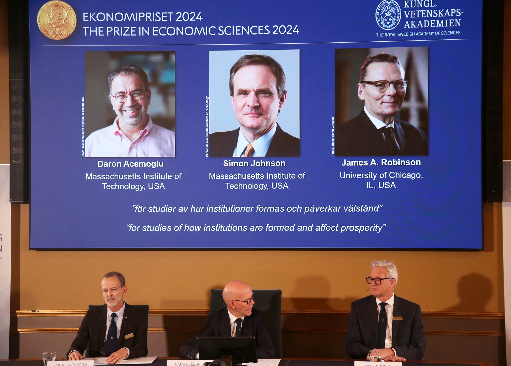 Nobel Kinh tế 2024 vinh danh 3 nhà khoa học Mỹ- Ảnh 1. Nobel Kinh tế 2024 vinh danh 3 nhà khoa học Mỹ- Ảnh 1.