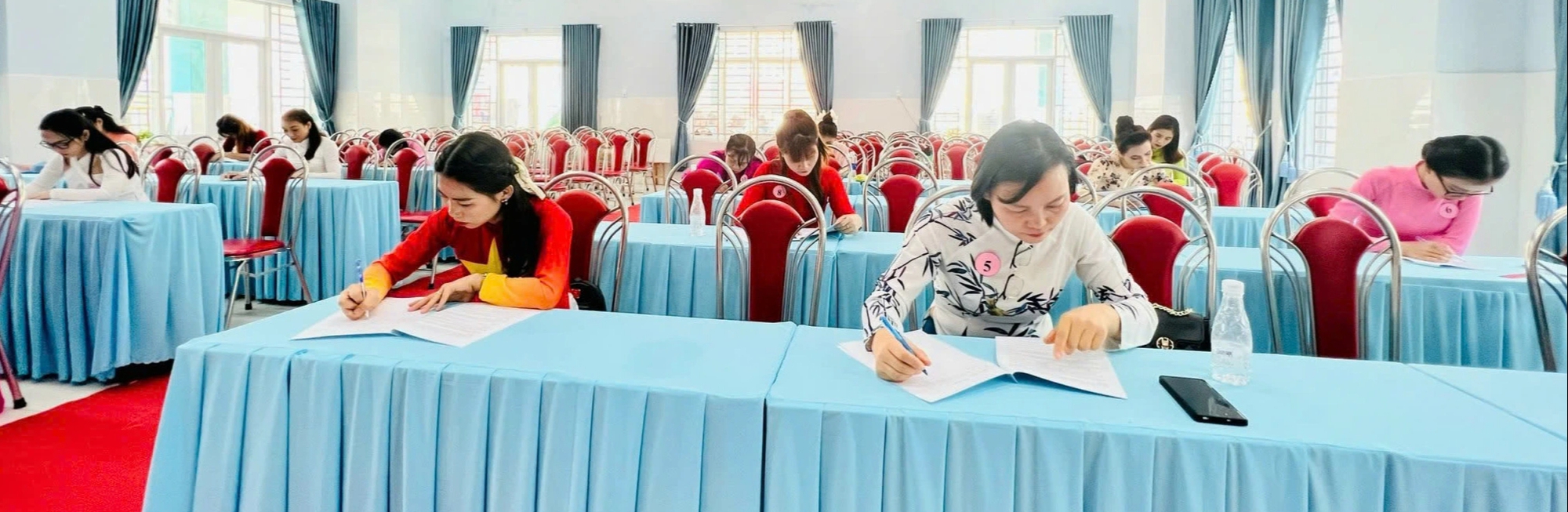 'Nóng' chuyện nâng chuẩn giáo viên mầm non- Ảnh 2. 'Nóng' chuyện nâng chuẩn giáo viên mầm non- Ảnh 2.
