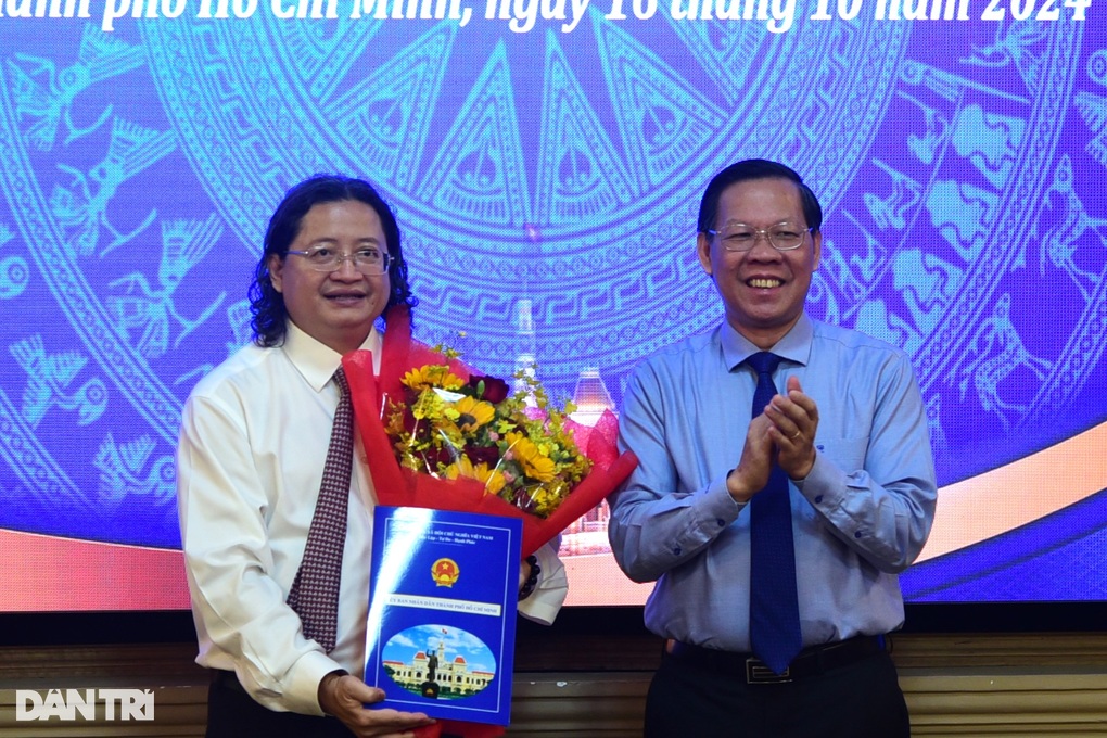 Ông Nguyễn Minh Nhựt nhận quyết định làm Phó giám đốc Sở VHTT TPHCM - 1 Ông Nguyễn Minh Nhựt nhận quyết định làm Phó giám đốc Sở VHTT TPHCM - 1