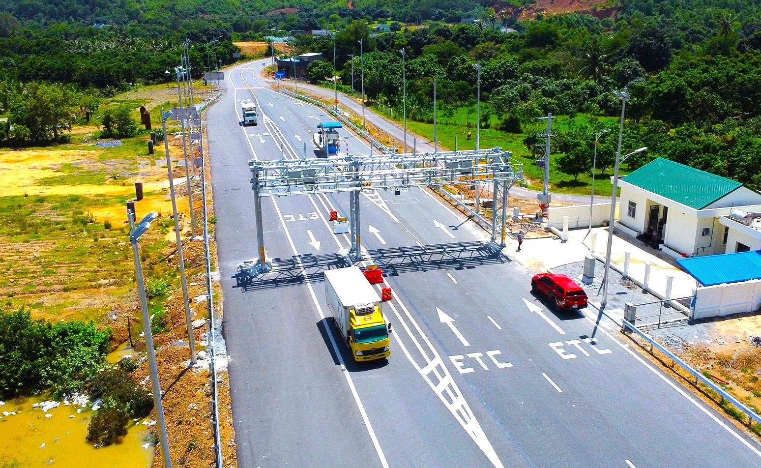 Phí cao tốc do Nhà nước đầu tư được thu thế nào?- Ảnh 1. Phí cao tốc do Nhà nước đầu tư được thu thế nào?- Ảnh 1.