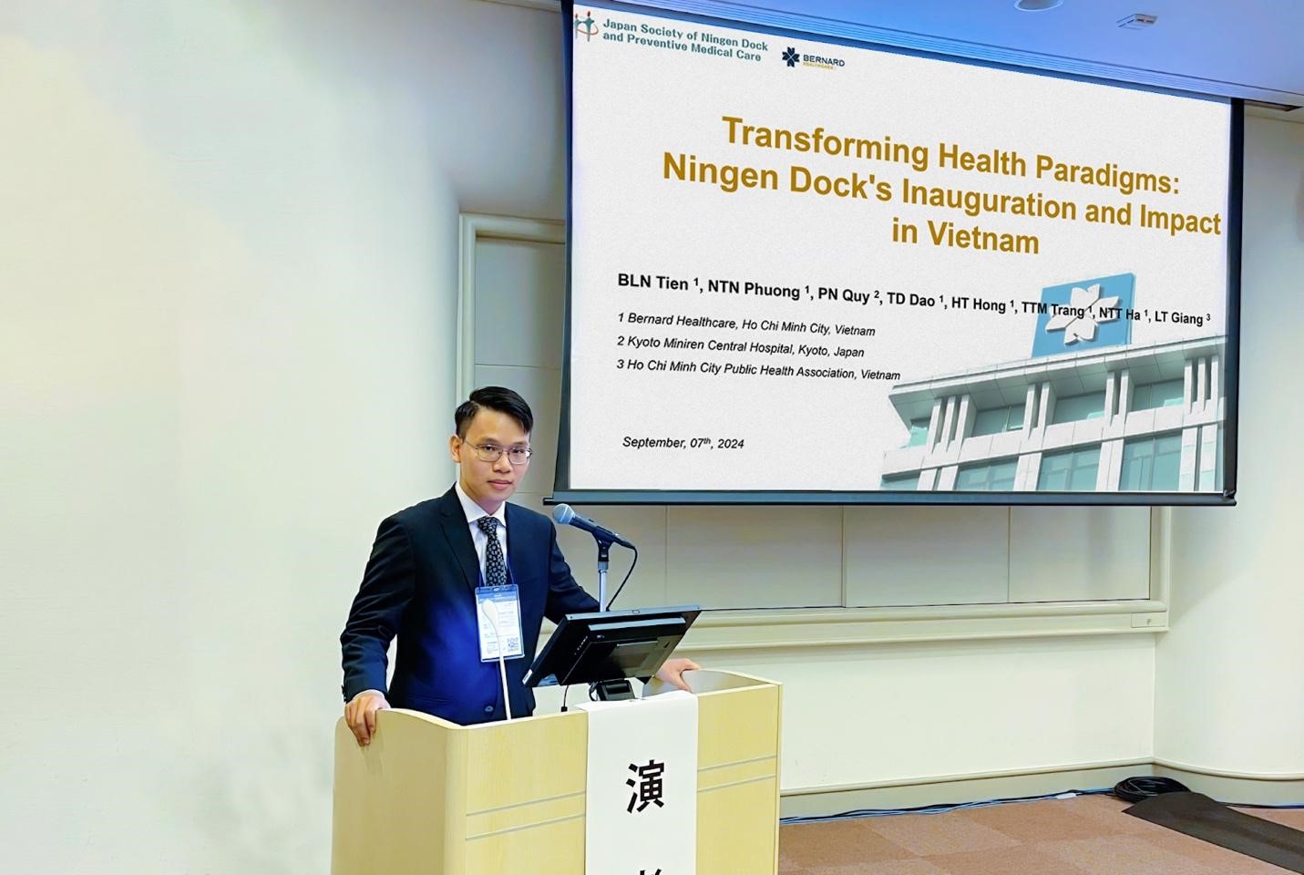 Phó chủ tịch Hiệp hội Ningen Dock Nhật Bản nói về khám sức khỏe tiêu chuẩn Nhật- Ảnh 1. Đại diện Bernard Healthcare báo cáo