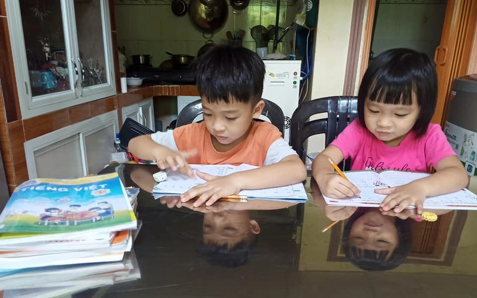 Rèn thói quen tự học cho con: Phụ huynh cần kiên trì- Ảnh 1. Rèn thói quen tự học cho con: Phụ huynh cần kiên trì- Ảnh 1.