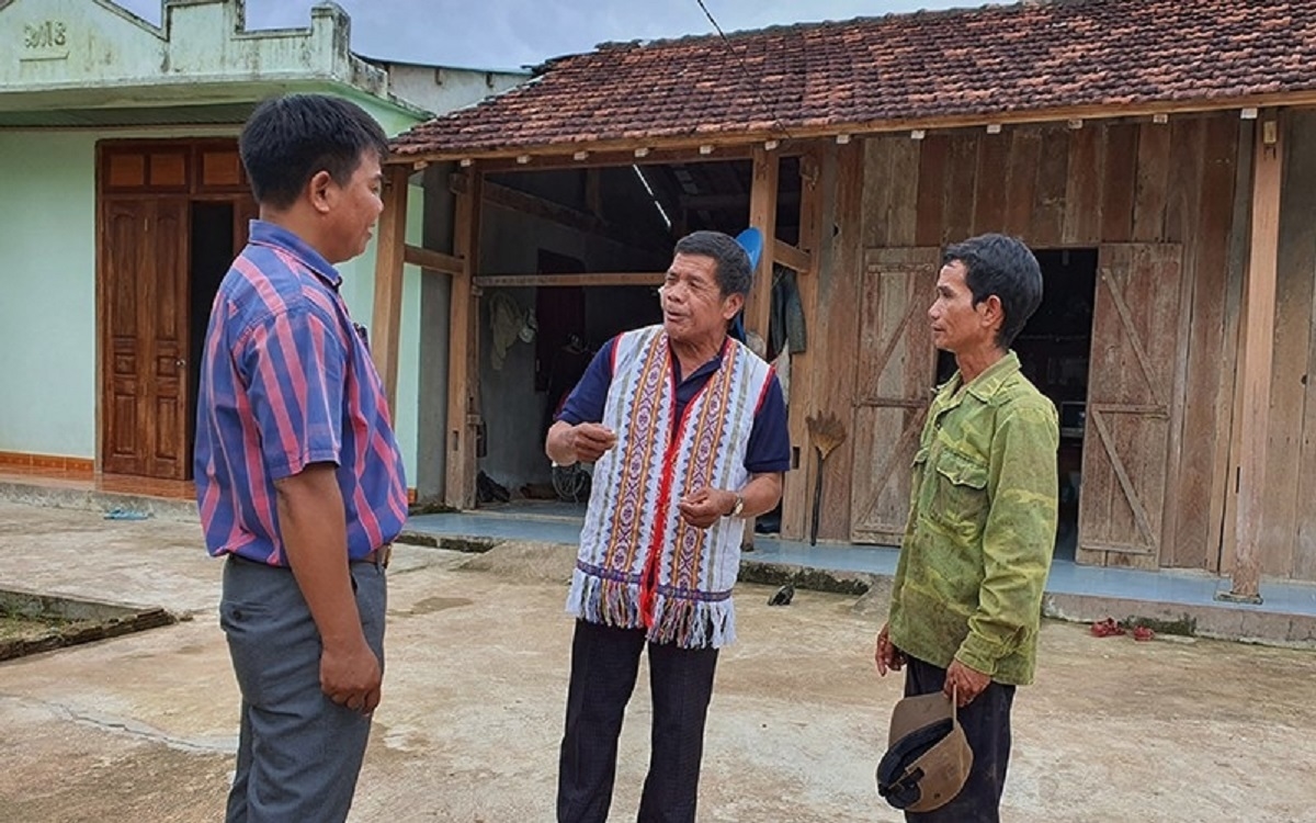 Người có uy tín tuyên truyền, vận động người dân thực hiện tốt các chủ trương, chính sách của Đảng và Nhà nước. Người có uy tín tuyên truyền, vận động người dân thực hiện tốt các chủ trương, chính sách của Đảng và Nhà nước.
