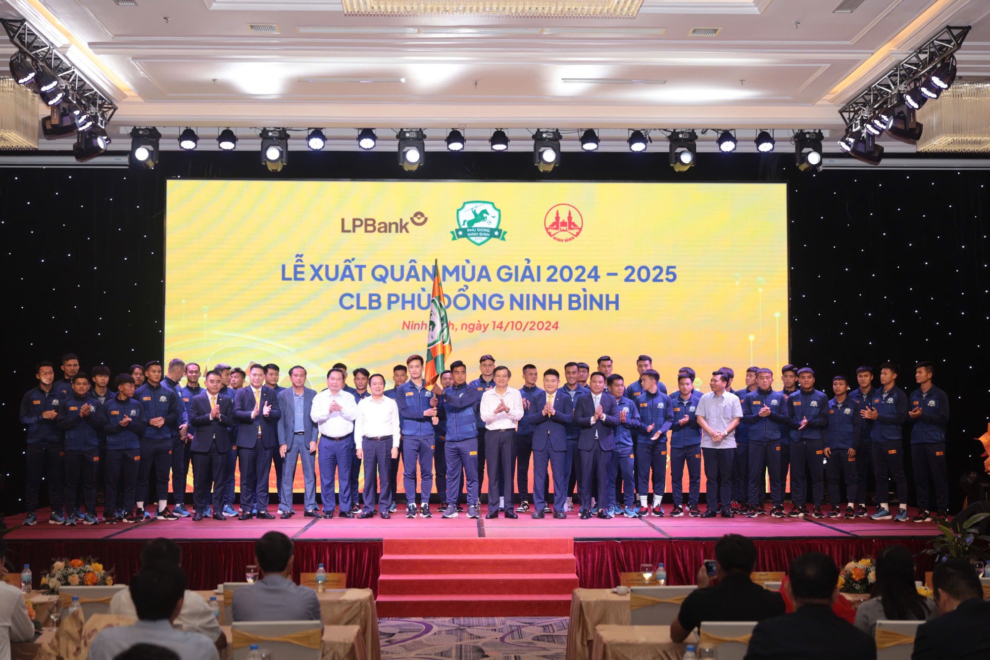 Ra mắt Hoàng Đức và Văn Lâm, CLB Ninh Bình quyết giành vé lên V-League- Ảnh 1. Ra mắt Hoàng Đức và Văn Lâm, CLB Ninh Bình quyết giành vé lên V-League- Ảnh 1.
