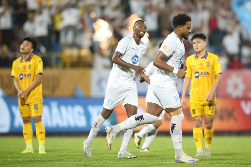 Rafaelson tỏa sáng giúp CLB Nam Định thắng đậm SL Nghệ An - 1 Rafaelson tỏa sáng giúp CLB Nam Định thắng đậm SL Nghệ An - 1