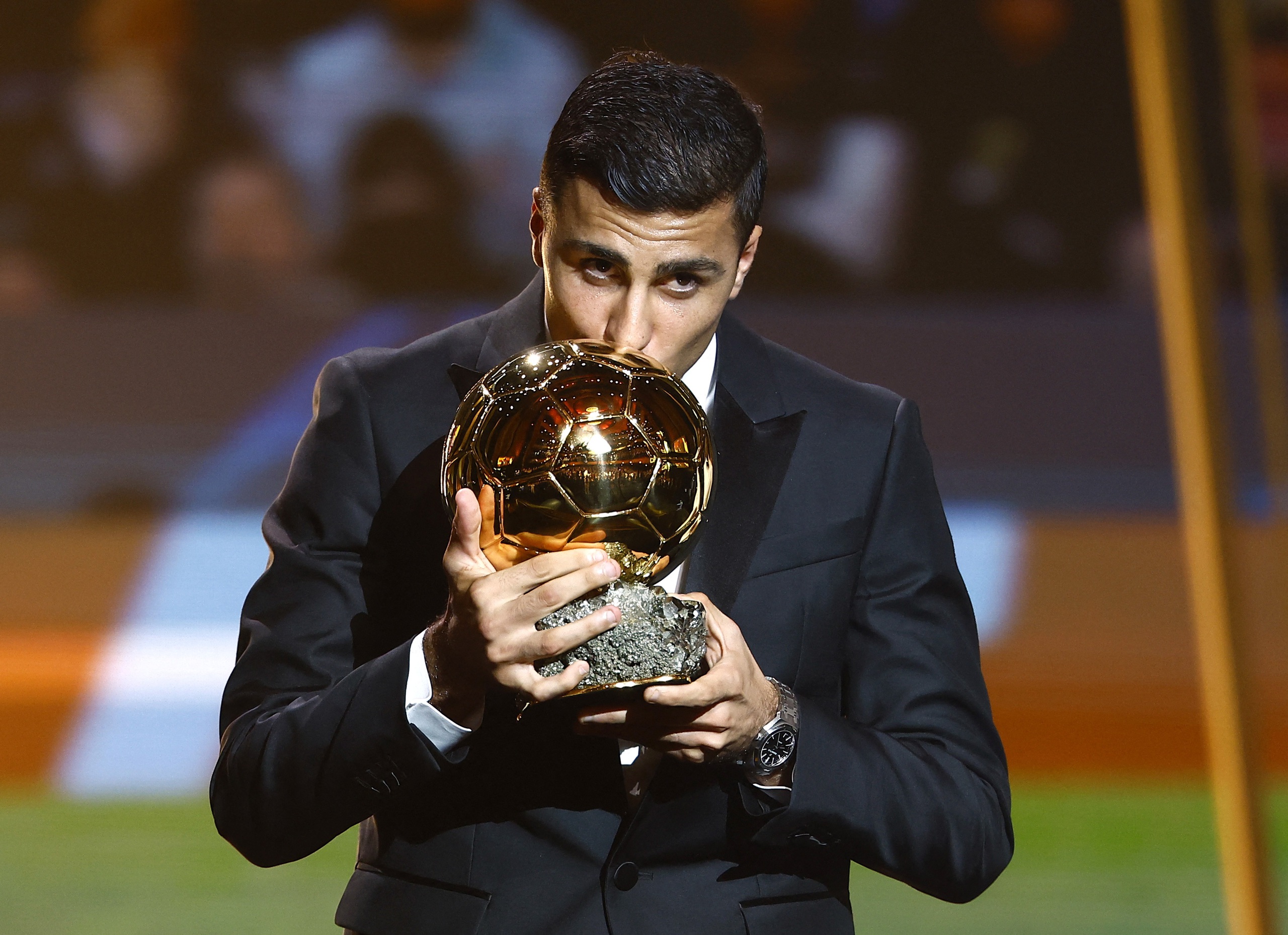Rodri thắng ‘sốc’ Vinicius để đoạt Quả bóng vàng 2024, Lamine Yamal lại có thêm kỷ lục- Ảnh 1. Rodri thắng ‘sốc’ Vinicius để đoạt Quả bóng vàng 2024, Lamine Yamal lại có thêm kỷ lục- Ảnh 1.