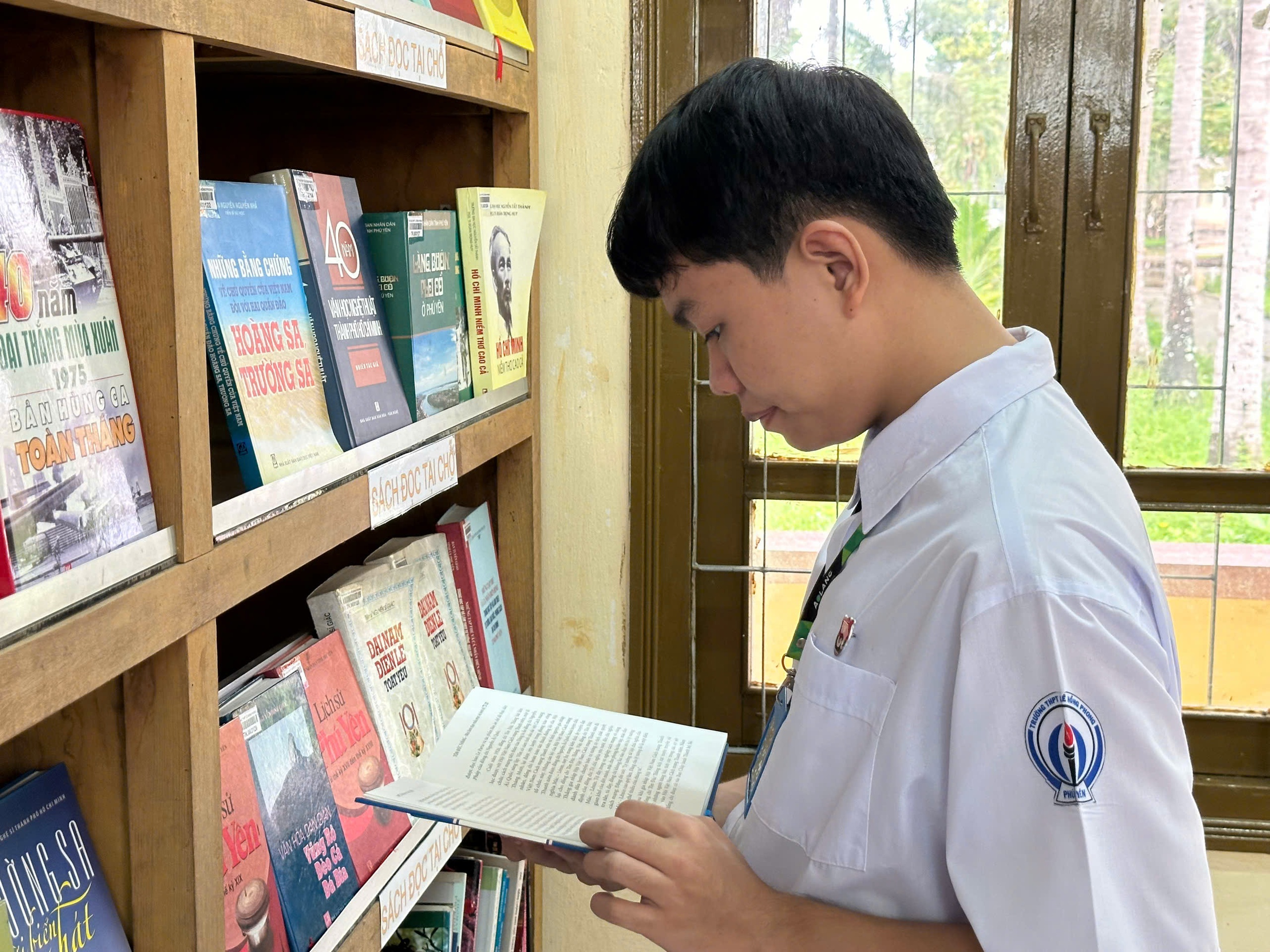 Nam sinh đem Đường lên đỉnh Olympia về Phú Yên: Sẵn sàng cho trận đấu cuối cùng- Ảnh 1. Nam sinh đem Đường lên đỉnh Olympia về Phú Yên: Sẵn sàng cho trận đấu cuối cùng- Ảnh 1.