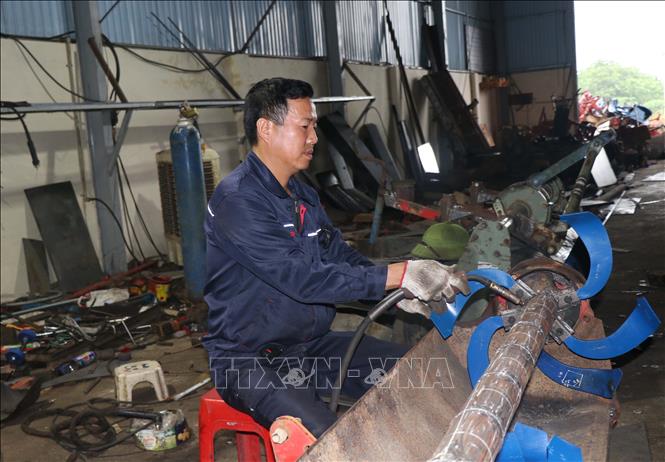Một người Bắc Ninh sáng chế máy phay đất lên luống