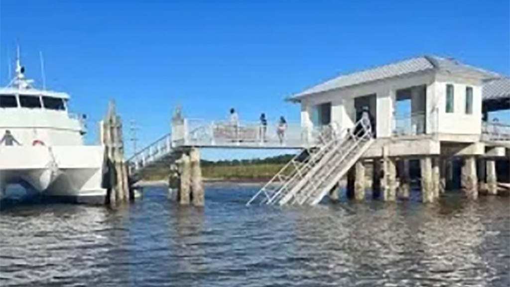 Sập cầu cảng tại Mỹ, 7 người thiệt mạng- Ảnh 1. Sập cầu cảng tại Mỹ, 7 người thiệt mạng- Ảnh 1.