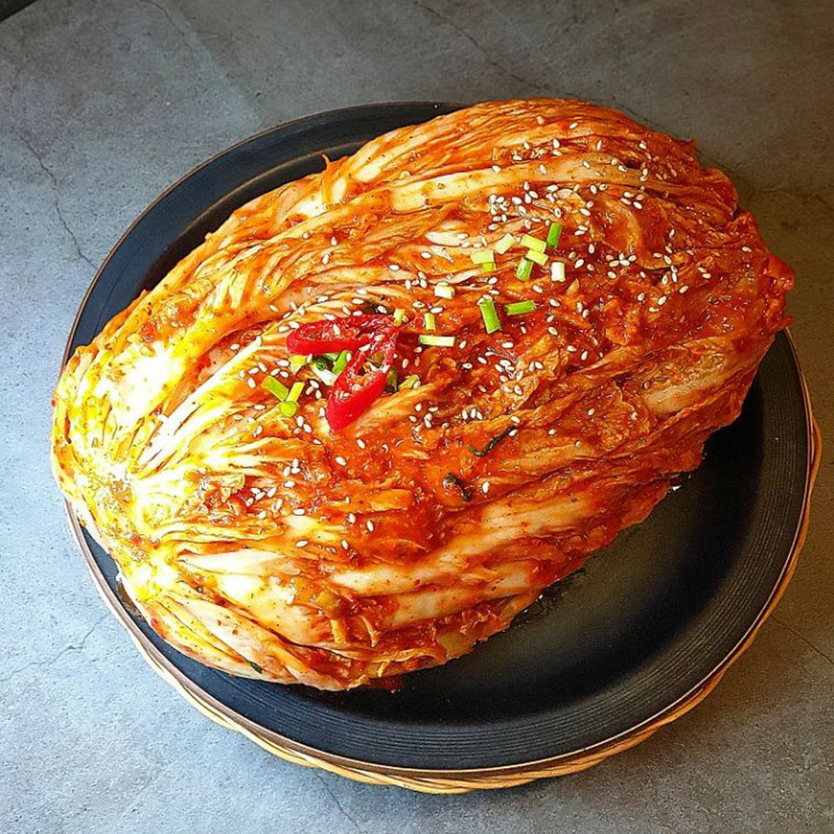 Sợ dân thiếu kim chi, Hàn Quốc phải xả kho dự trữ cải thảo - Ảnh 1.