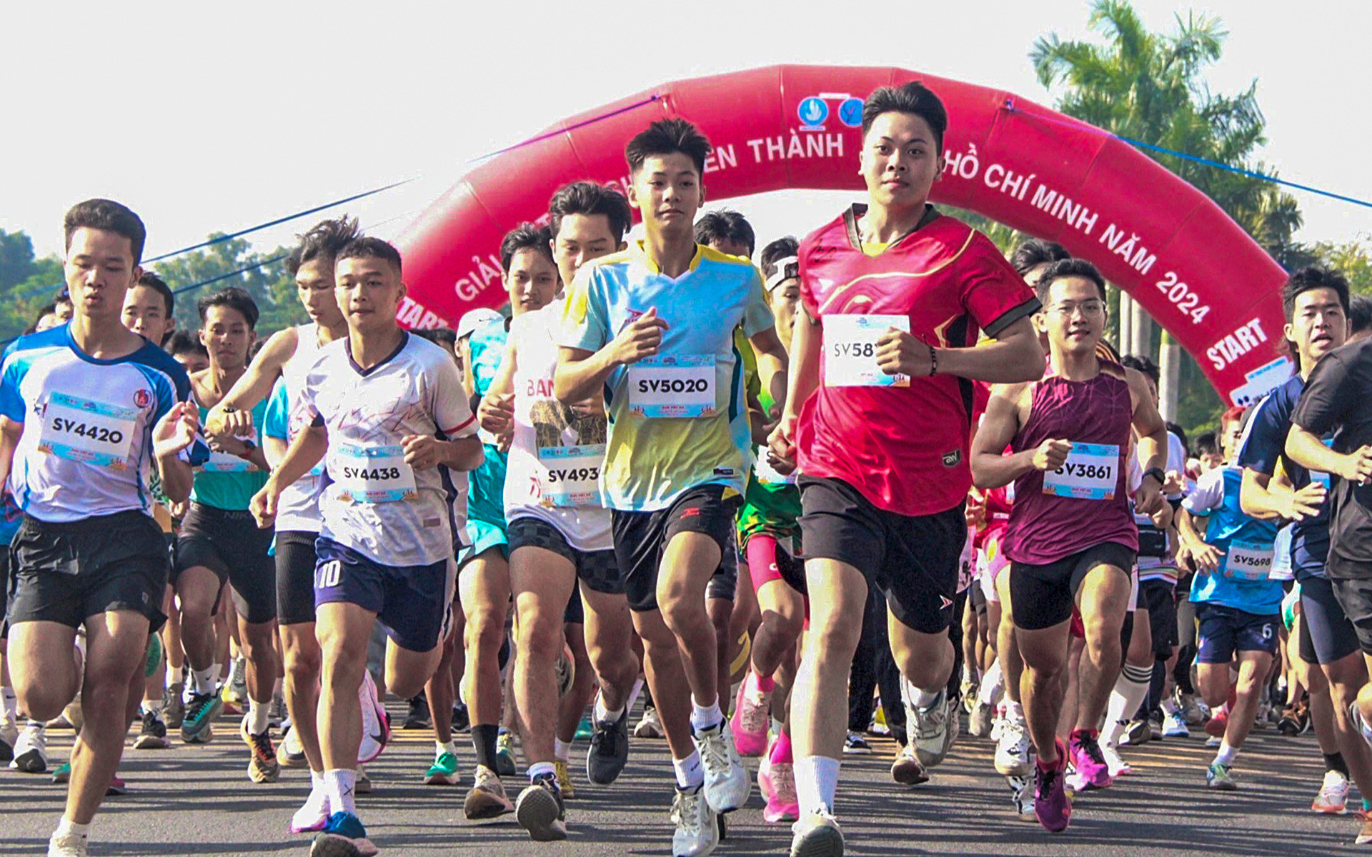 Sôi động lời chào tân sinh viên đến TP.HCM - Ảnh 1. Sôi động lời chào tân sinh viên đến TP.HCM - Ảnh 1.