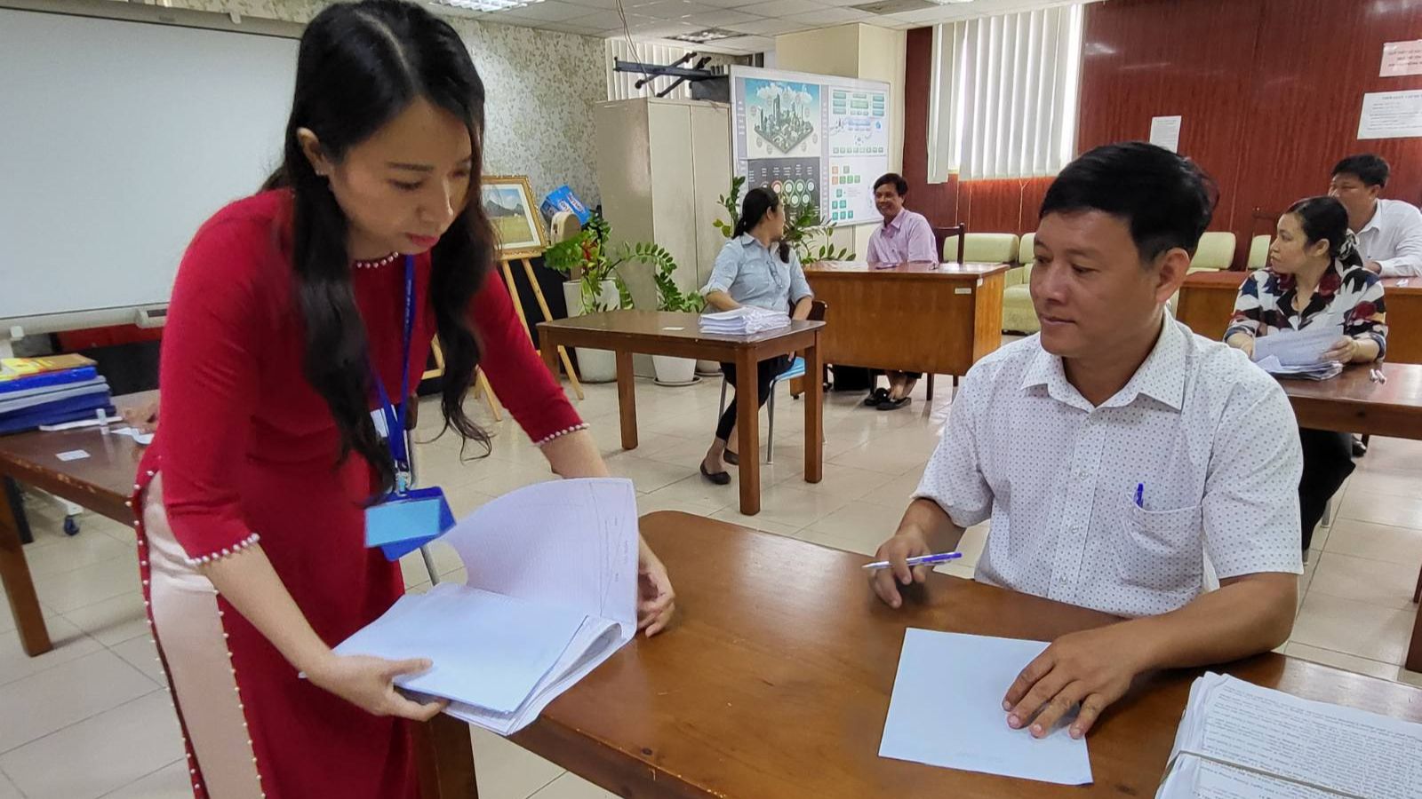 TP.HCM thông báo tổ chức thi tuyển hiệu phó 3 trường THPT công lập- Ảnh 1. TP.HCM thông báo tổ chức thi tuyển hiệu phó 3 trường THPT công lập- Ảnh 1.