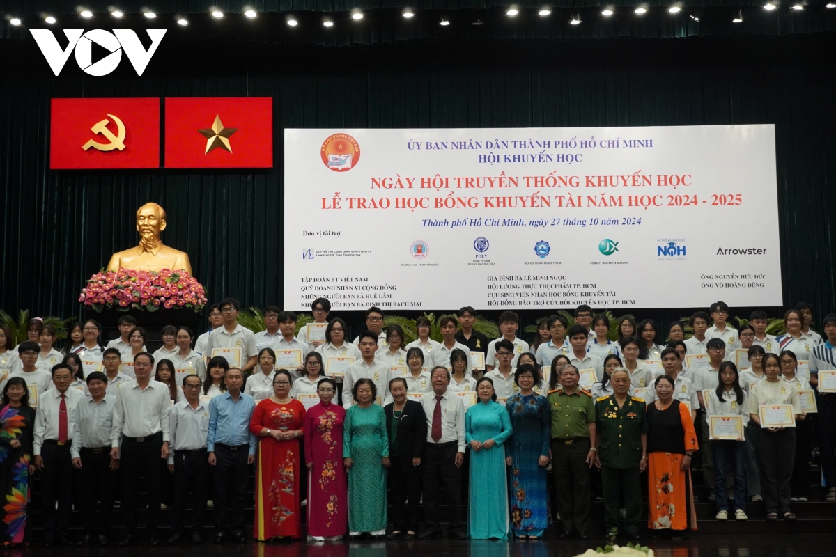 tp.hcm trao hơn 1,6 tỷ đồng học bổng khuyến tài hình ảnh 1 tp.hcm trao hon 1,6 ty dong hoc bong khuyen tai hinh anh 1