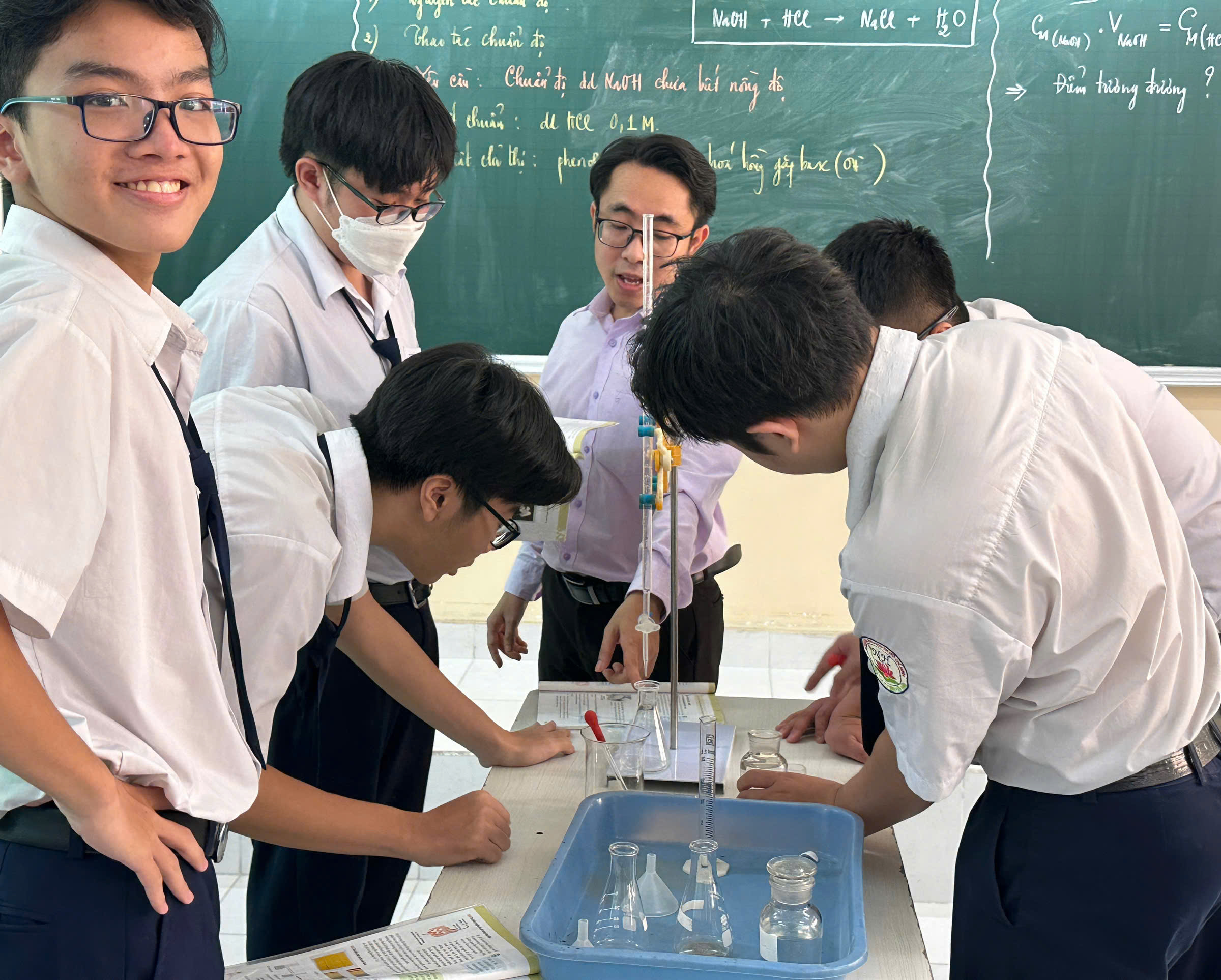 Đề tham khảo thi tốt nghiệp THPT: Tại sao là 'cú sốc' với hình thức dạy cũ?- Ảnh 1. Đề tham khảo thi tốt nghiệp THPT: Tại sao là 'cú sốc' với hình thức dạy cũ?- Ảnh 1.