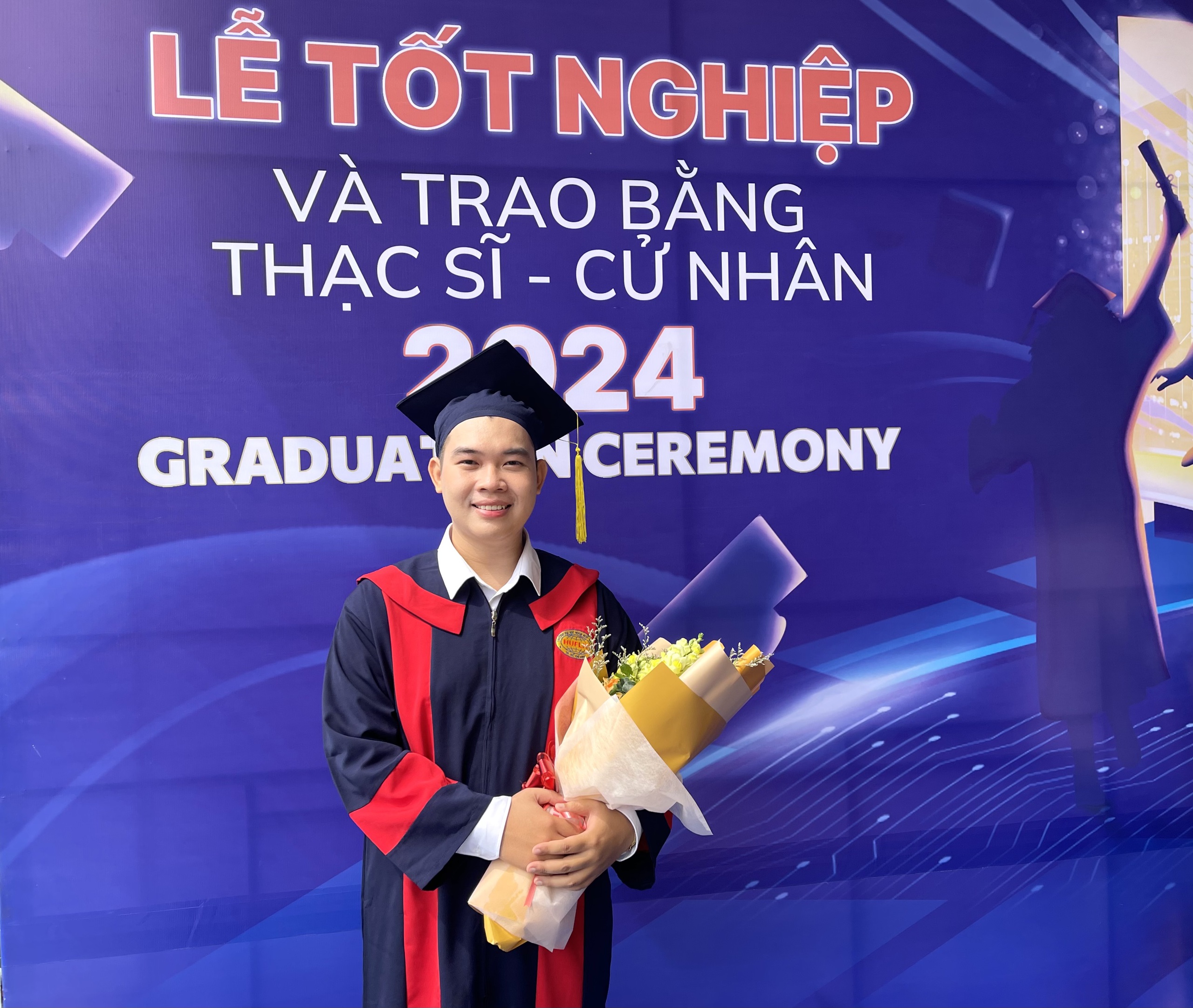 Tân cử nhân tốt nghiệp xuất sắc khiến hội trường rơi nước mắt vì bài phát biểu- Ảnh 1. Tân cử nhân tốt nghiệp xuất sắc khiến hội trường rơi nước mắt vì bài phát biểu- Ảnh 1.